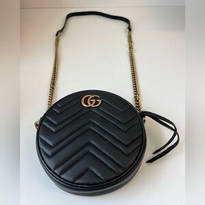 - Gucci GG Marmont Round Black Leather. Excellent Condition.